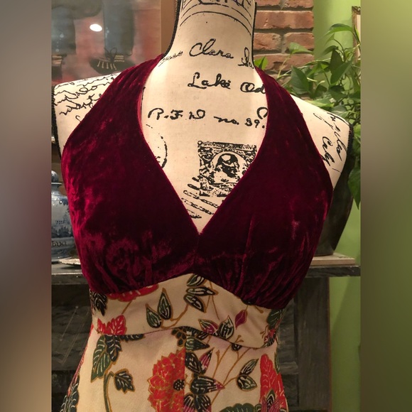 Vintage 1970s floorlength gown with Empire waist and velvet halter style top - Picture 8 of 11